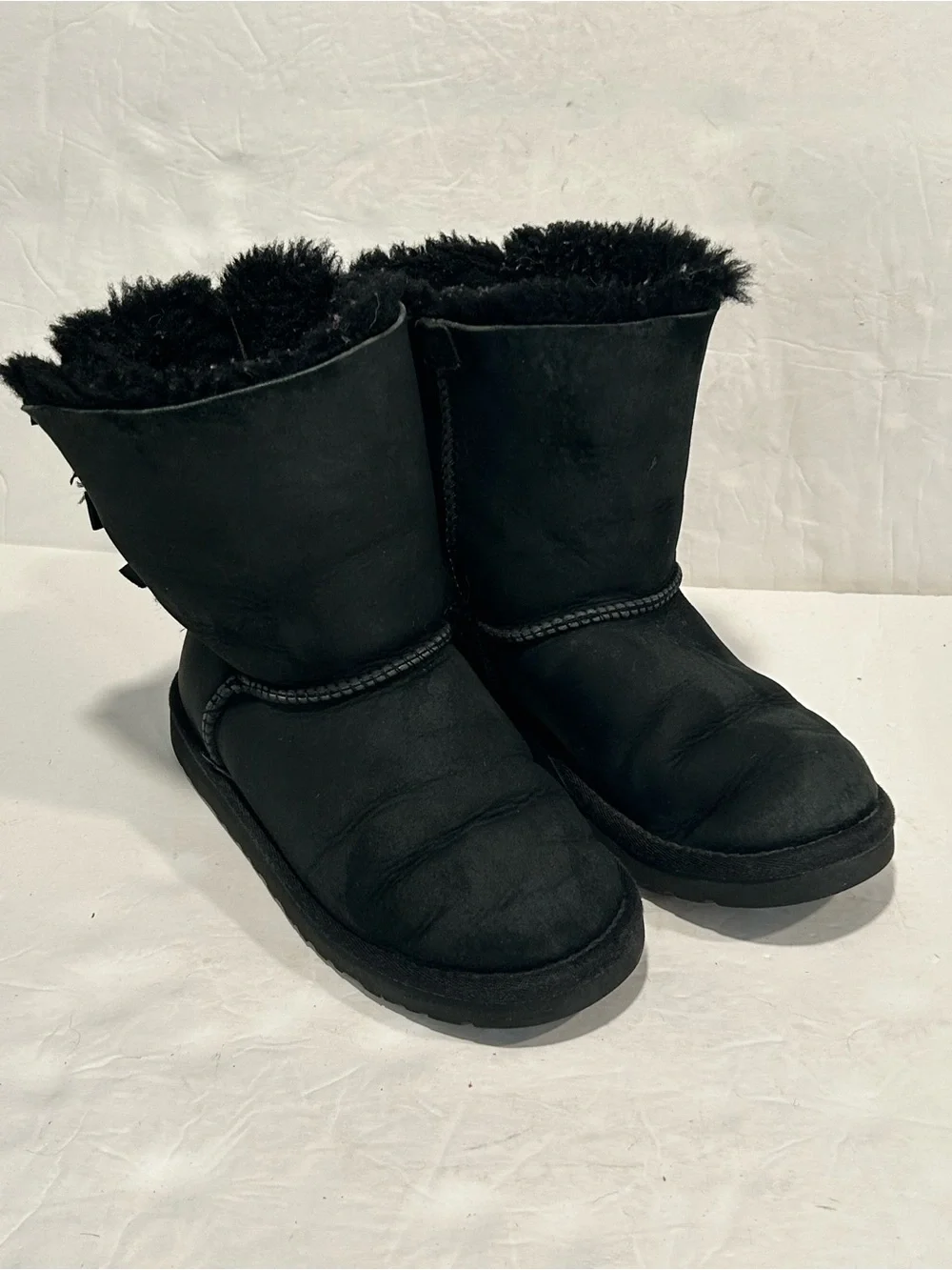 UGG Bailey Bow II Boots Youth Girls Size 2 Wool Lined Suede Sheepskin Black